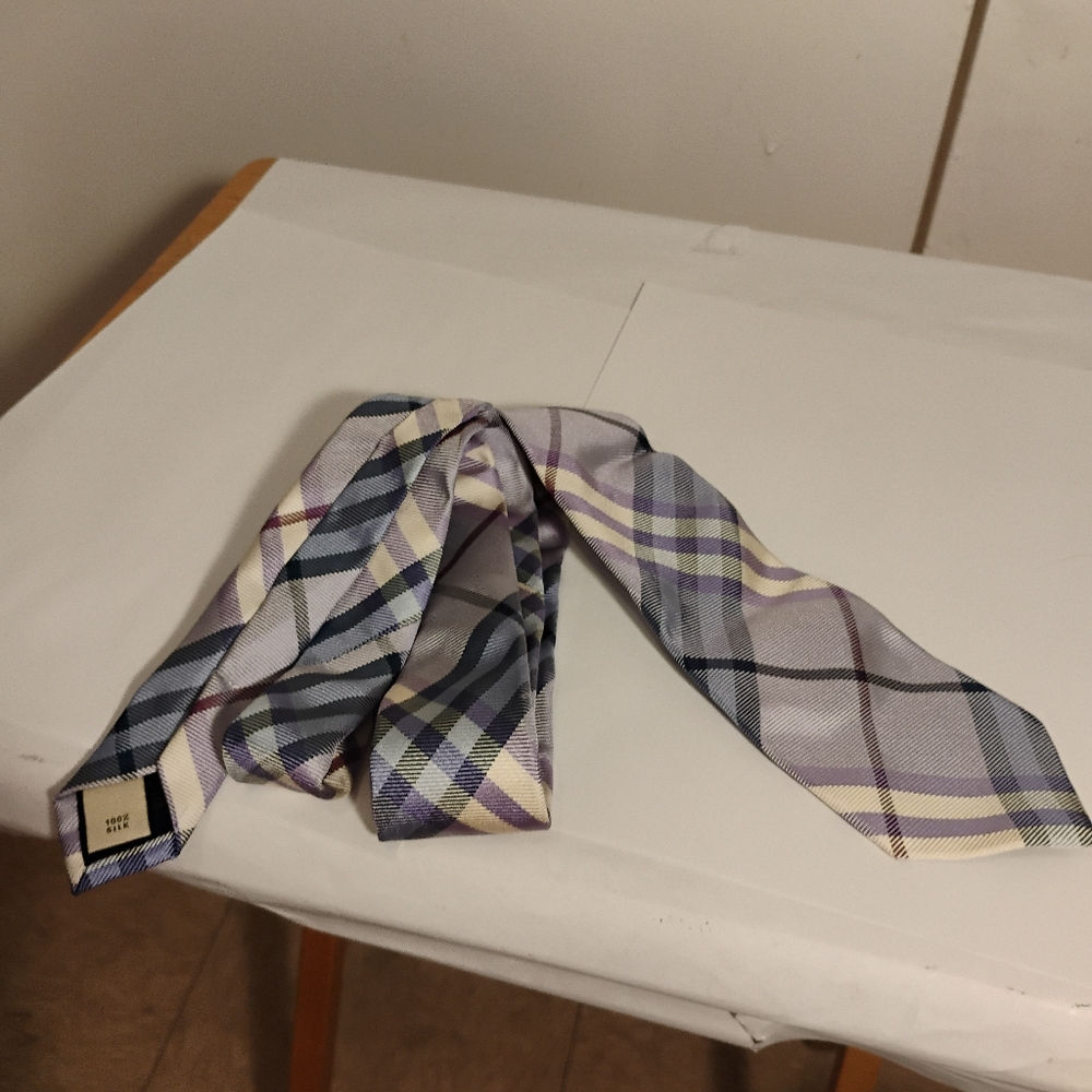 Burberry Mens Iconic Nova Check Skinny Tie 100% Silk - Picture 3 of 13